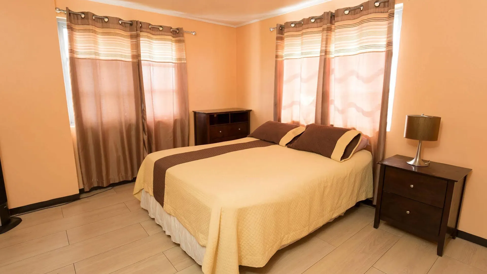 New Kingston Guest Apartments II 0*,